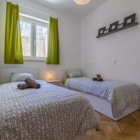 Apartment Color Green